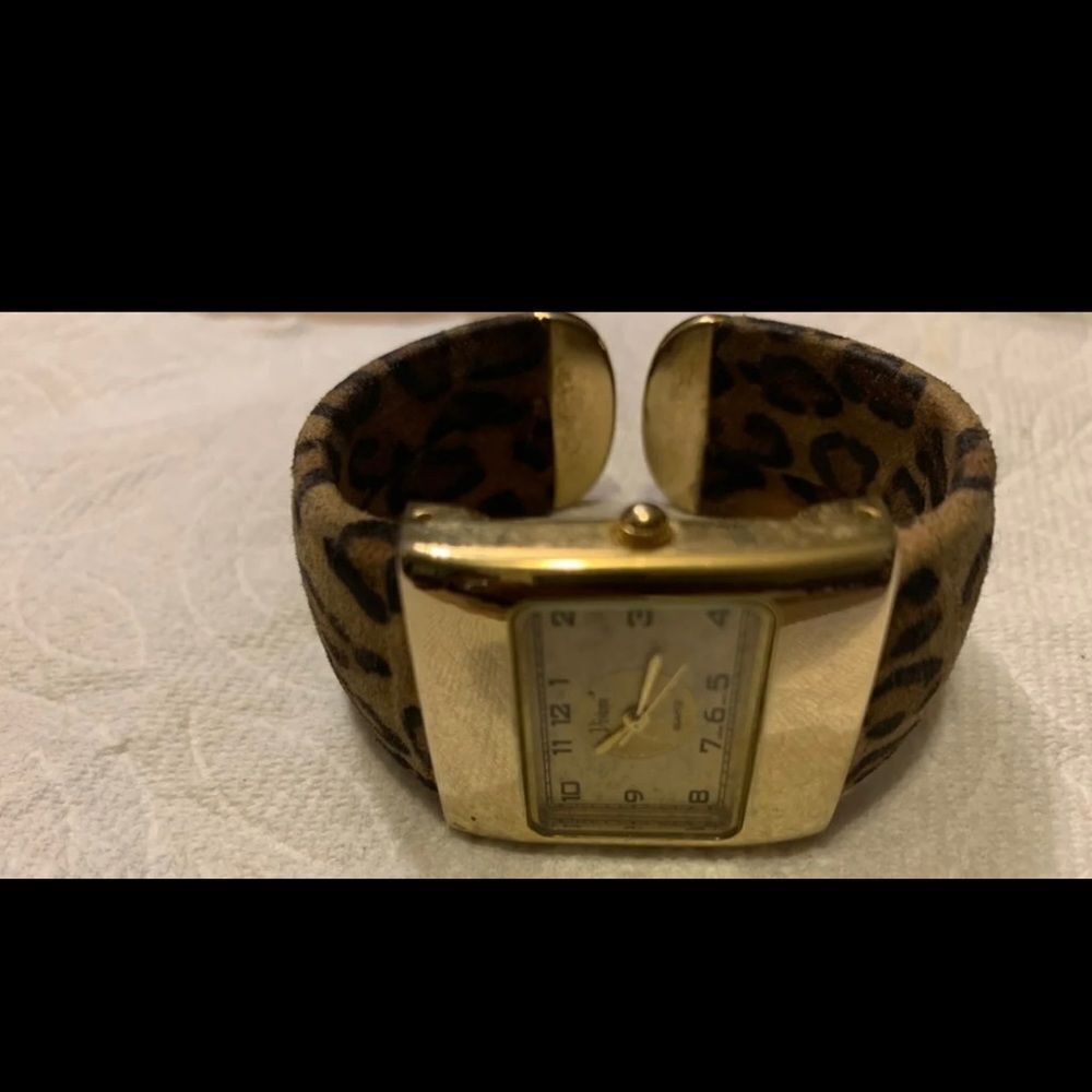 Vintage Ladies Vivani bangle Watch Rare finds. Needs battery